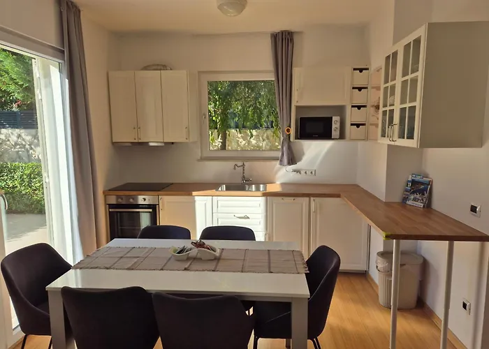 Luxury Two-Floor Apartment In Petrcane With Garden And Pool