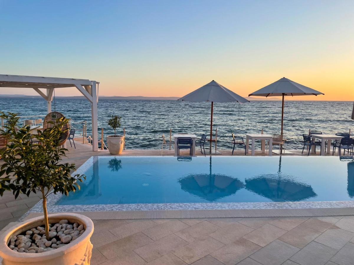 Luxury Two-floor In With Garden And Pool