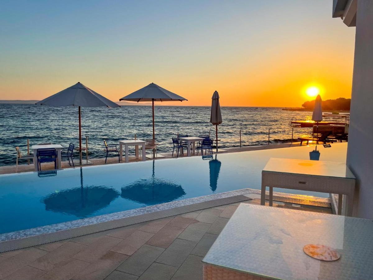 Luxury Two-floor In With Garden And Pool * Petrčane