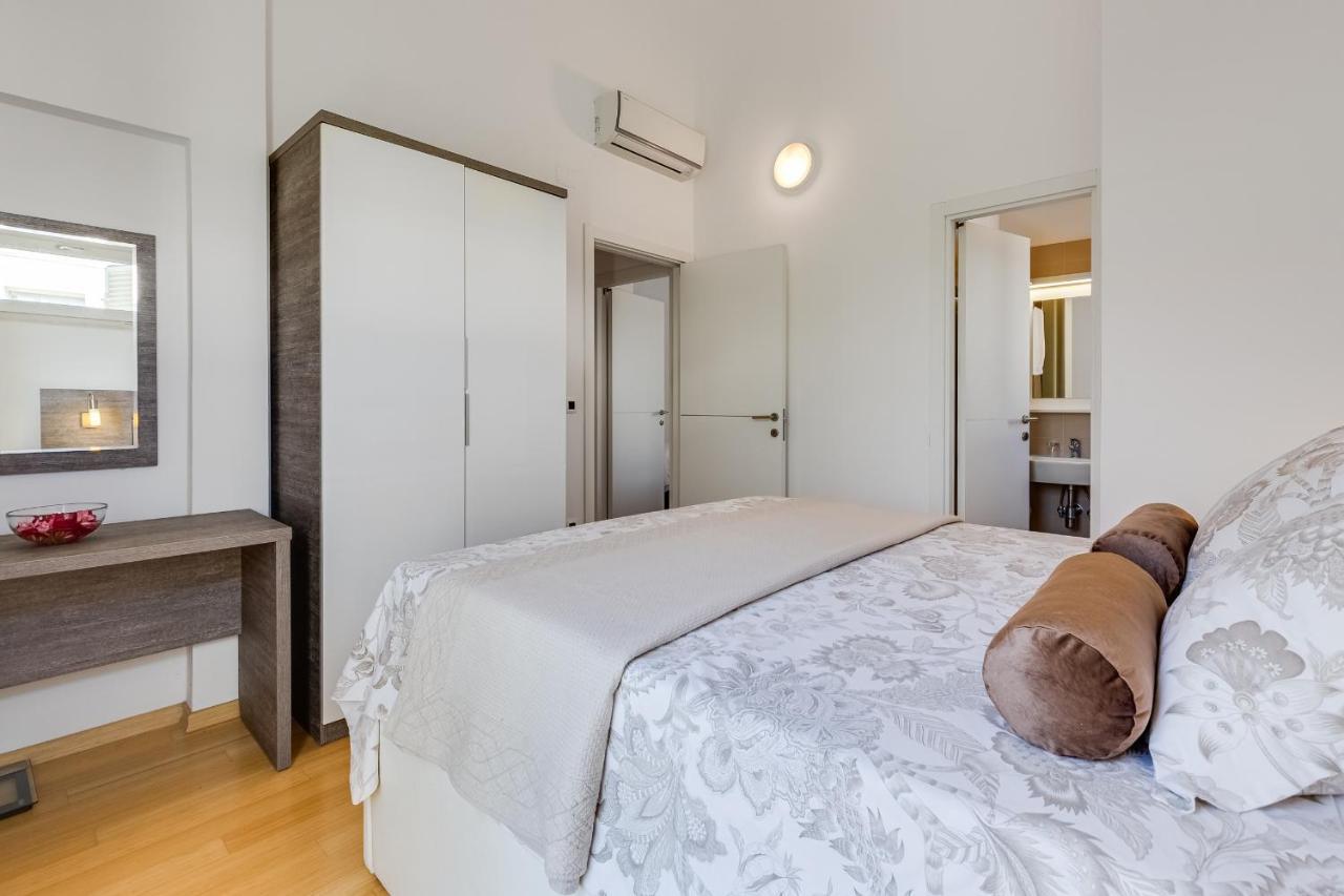 Luxury Two-floor In With Garden And Pool Petrčane
