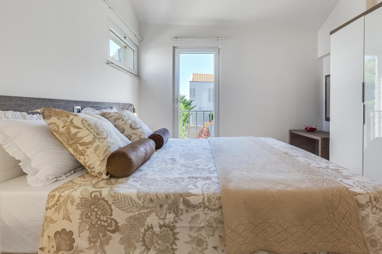 Apartament Luxury Two-floor In With Garden And Pool