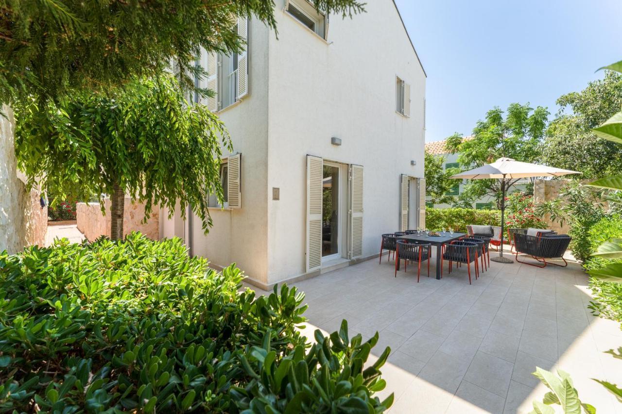 Luxury Two-floor In With Garden And Pool Petrčane