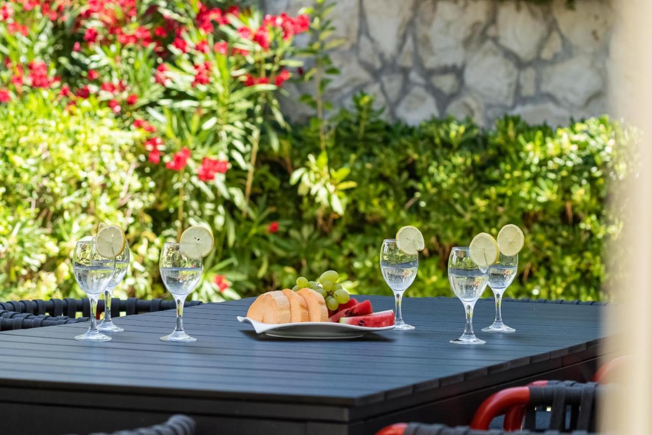 Apartament Luxury Two-floor In With Garden And Pool