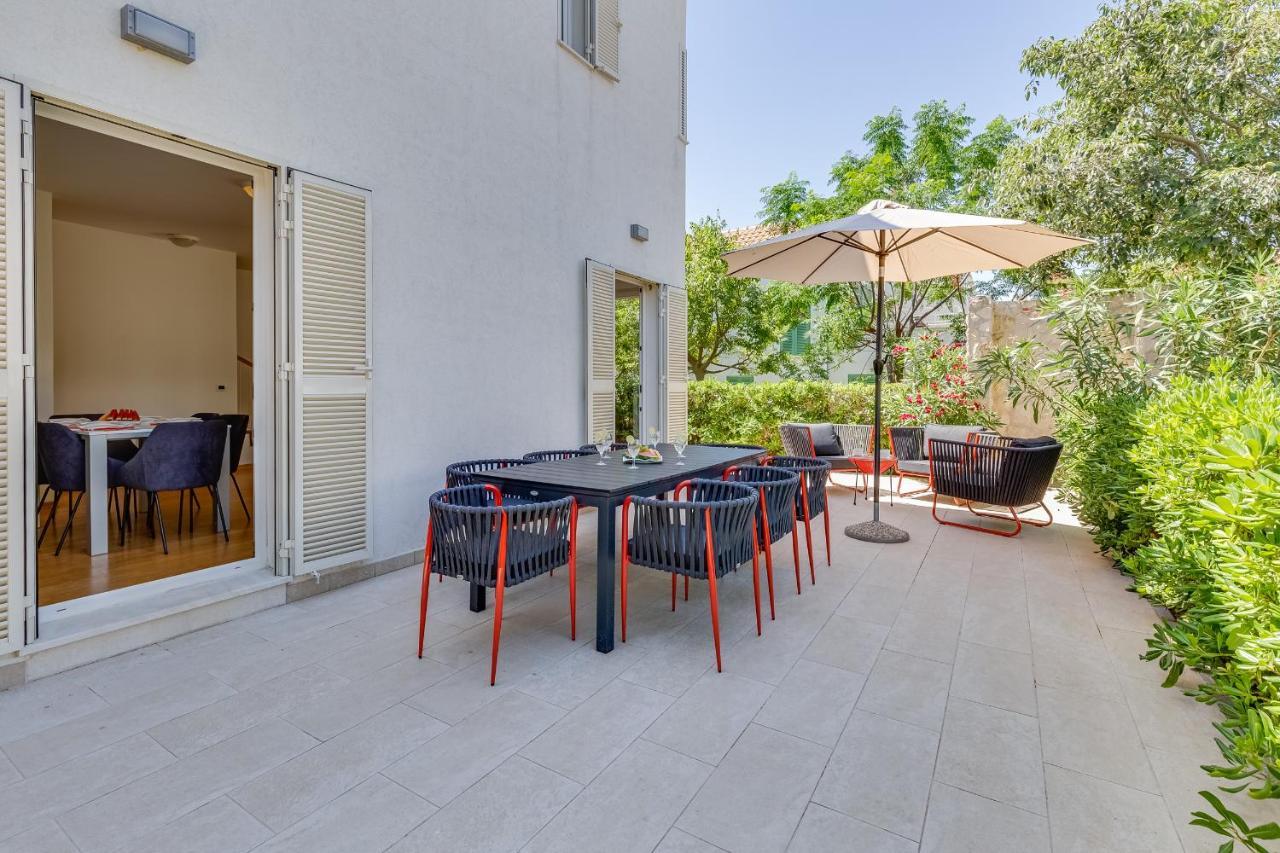 Luxury Two-floor In With Garden And Pool Petrčane