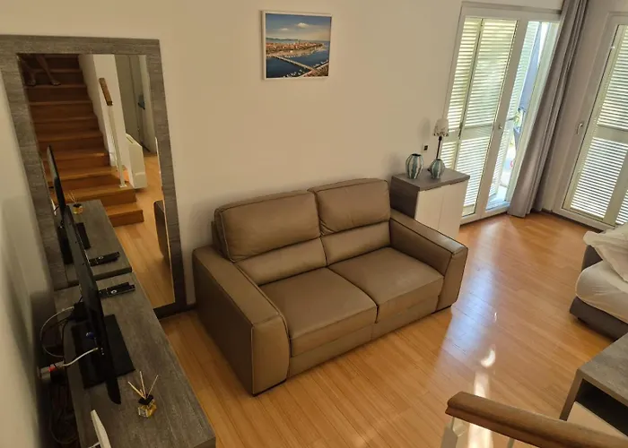 Luxury Two-Floor Apartment In Petrcane With Garden And Pool