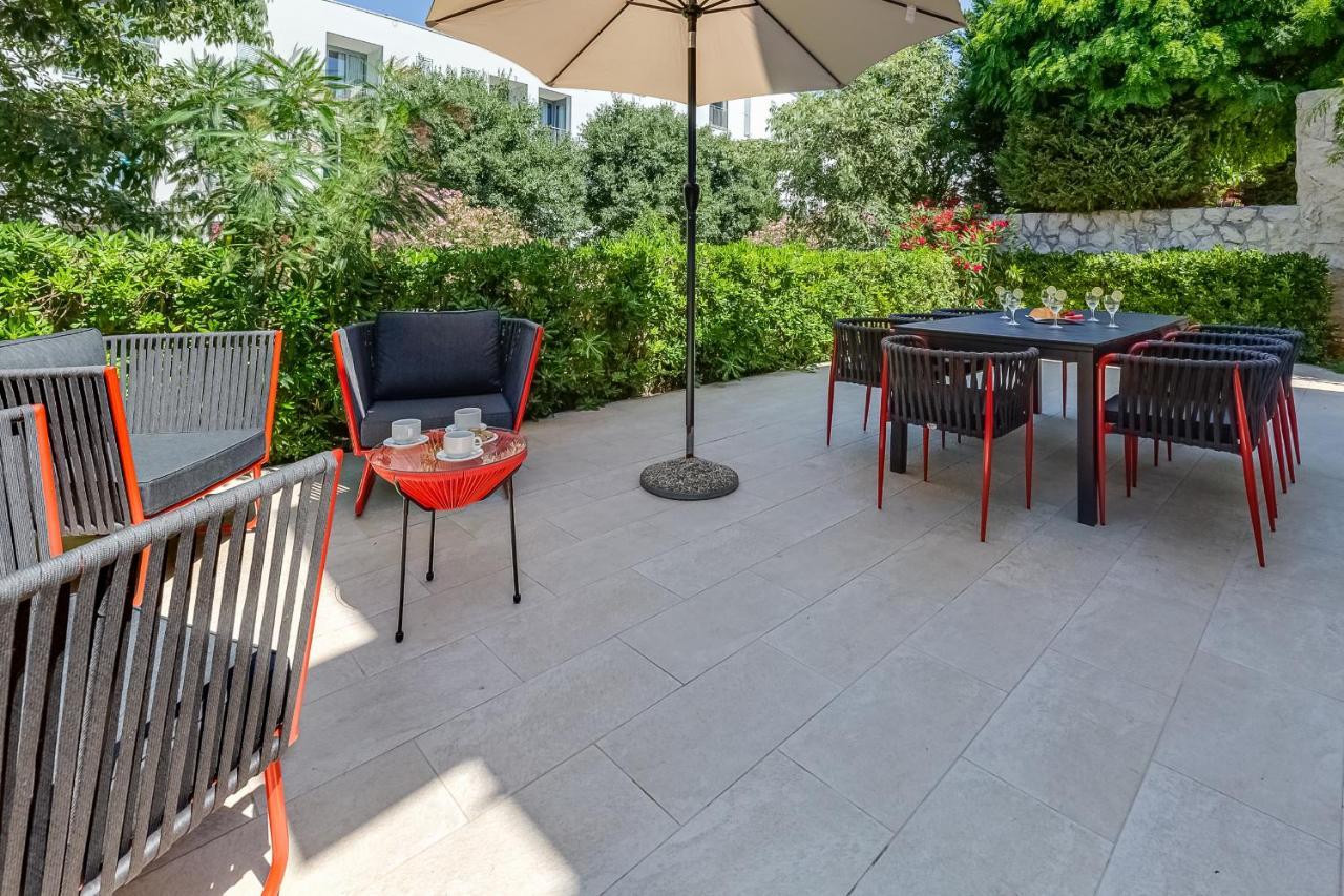 Luxury Two-floor In With Garden And Pool