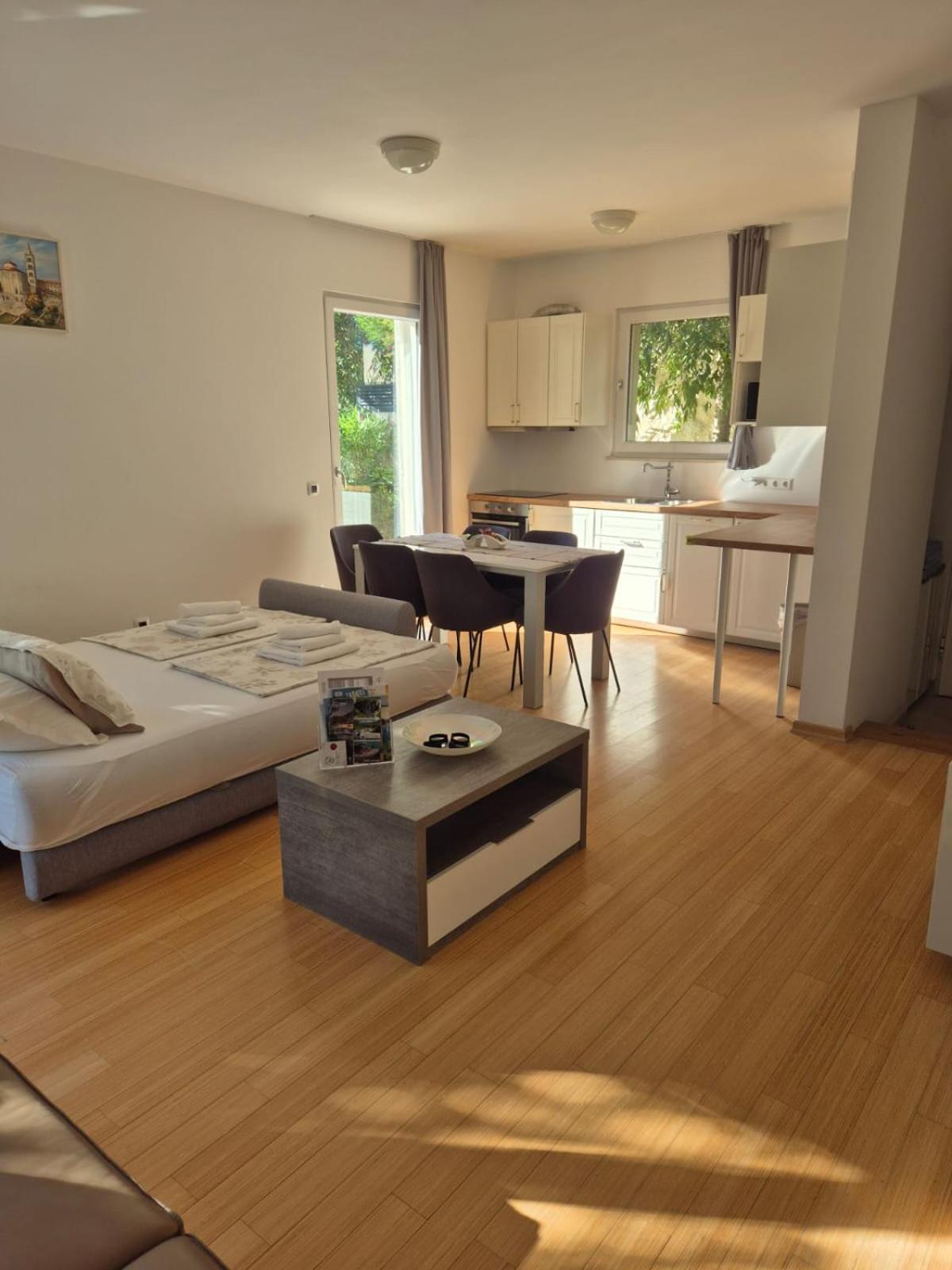 Luxury Two-floor In With Garden And Pool Apartment *
