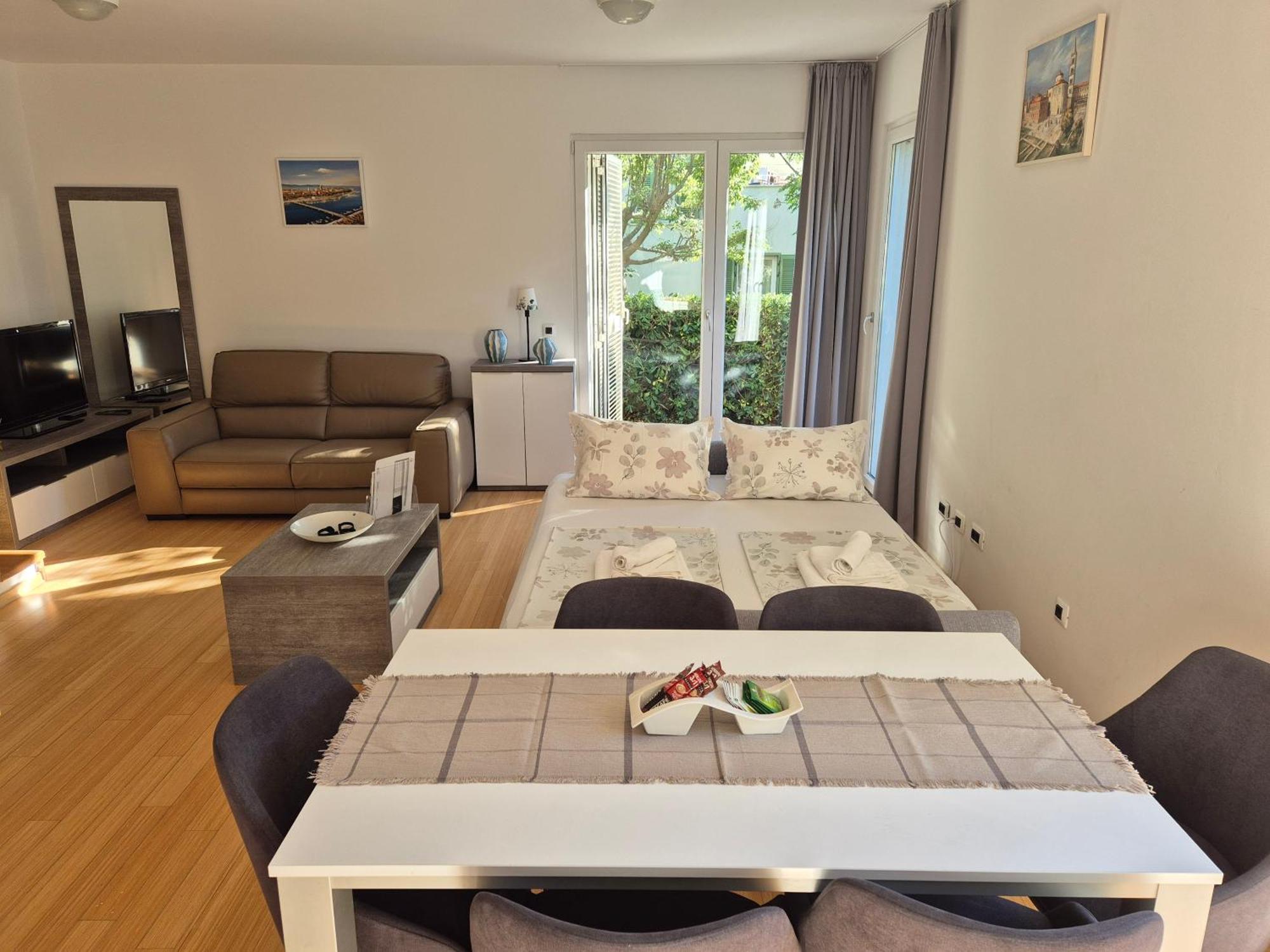 Apartment Luxury Two-floor In With Garden And Pool